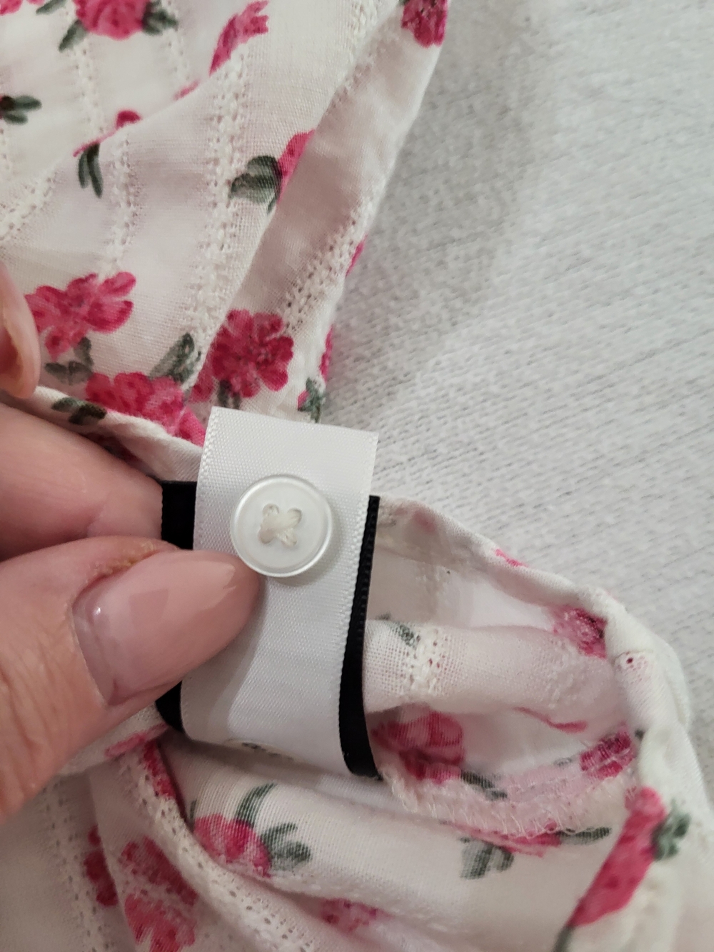Torrid NWT White Button-Front Blouse with Pink Floral Print 100% Cotton - Picture 10 of 12